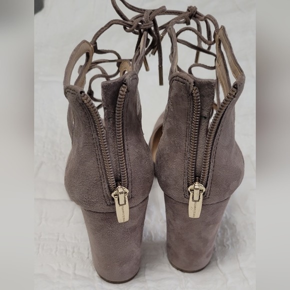 Vince camuto ladies suede heels - shavona - Picture 4 of 5